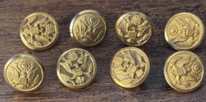 LOTTO (8) BOTTONI VINTAGE (PICCOLI) US Army Seal metallo WATERBURY/QUALITÀ SUPERIORE made - Foto 1 di 3