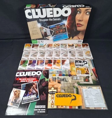 Cluedo Board Game Discover The Secrets Parker Hasbro 2008 Complete - Image 1 of 4