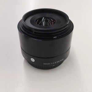 SIGMA 19Mm F2.8 (Para Sony E) Plata / Montura Sony E - Imagen 1 de 5