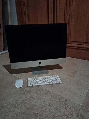 iMac 21,5" — i5, 8 Go RAM, 1 To — Clavier + souris Apple — Bon état - Photo 1/4