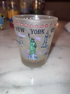 Vaso de chupito vintage de la ciudad de Nueva York monumentos famosos esmerilado - Imagen 1 de 4