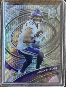 2021 Spectra Adam Thielen Silver Wave /10 Rare #66 Vikings Mint Clean 💎 🔥 - Foto 1 di 3
