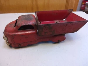 VINTAGE MARX OR WYANDOTTE PRESSED STEEL TOY DUMP TRUCK 1930'S - 7" RED - Picture 1 of 8