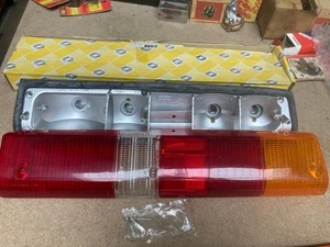 RENAULT  R15 / R17 dep 1976 -  FEU  ARRIERE DROIT GELBON 51120 COMPLET  - NEUF - Picture 1 of 5