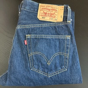 Vintage Levi's 501 Button Fly Jeans Mens 32x38 (Fit 31x34) Straight leg 2009 - Picture 1 of 5