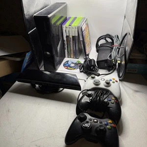 Microsoft Xbox 360 S 1439 con pacchetto console Kinect 250 GB - testato e funzionante - Foto 1 di 16
