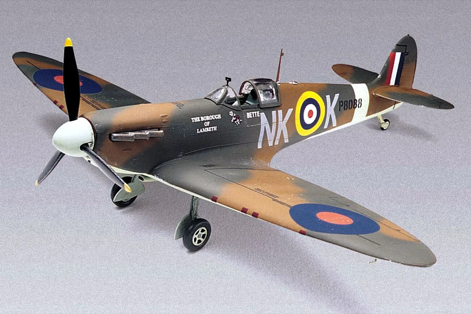 Spitfire Mk-II (11/98) 1:48 Plastic Model Kit MONOGRAM - Immagine 1 di 1