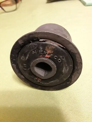 Buje de brazo de control superior delantero Omix-Ada 18207.05 93-98 Jeep Grand Cherokee ZJ Foto 1 de 3