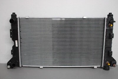1996 1997 1998 1999 2000 DODGE CARAVAN VOYAGER T & C RADIATOR Foto 1 de 4