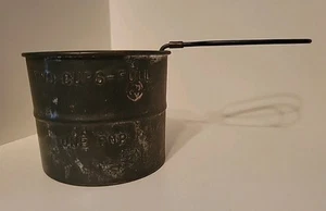 Tamiz de harina de 2 tazas de hojalata brazo oscilante de colección núcleo de granja en relieve EE. UU. LEER - Imagen 1 de 16