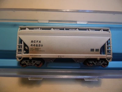 N - Atlas - 2 Bay PS-2 Covered Hopper, (WellsFargo) ACFX 44620   Weathered w/M-M - Image 1 of 2