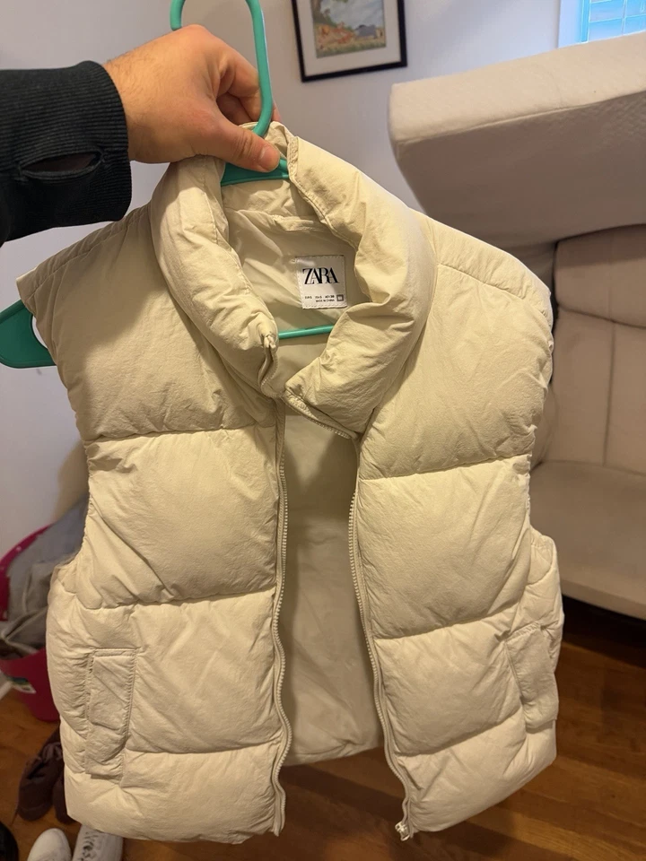 Chaleco/chaleco acolchado crema Zara para hombre talla pequeña Foto 1 de 2