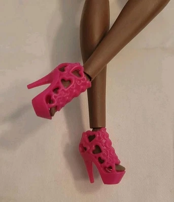 Zapatos Barbie Mattel ☆ Tacones Altos Rosa con Corazones Foto 1 de 2