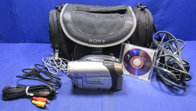 Sony DCR-DVD92 DVD Handycam Camcorder with 20x optical zoom & Carl Zeiss Lens - Image 1 of 4