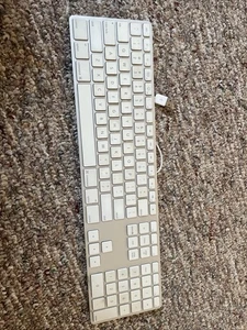 Genuine Apple A1243 Wired USB Aluminum Keyboard with Numeric Keypad OEM Mac - Picture 1 of 4