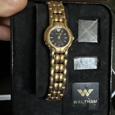NOVO relógio feminino Waltham tom dourado na caixa original. - Imagem 1 de 3