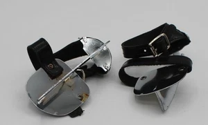 VINTAGE PLEASANT COMPANY AMERICAN GIRL METAL ICE SKATES READ - Picture 1 of 3