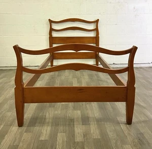 Vintage Early American Country Style Twin Size Maple Ladderback Bed - Picture 1 of 9