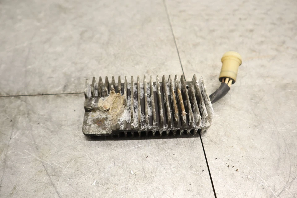 YAMAHA 87-89 MOTO 4 1988 TERRAPRO 350 1987 YAMAHA  OEM RECTIFIER VOLTAGE - Image 1 of 4