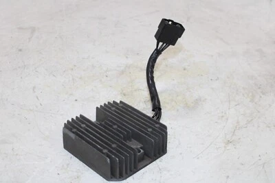 01-04 REGULADOR DE VOLTAJE RECTIFICADOR OEM SUZUKI INTRUDER 1500 VL1500 Foto 1 de 4