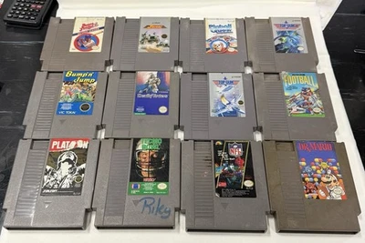 Lote de 23 carros de juego Nintendo NES para piezas o reparación Too Gun Baseball Foo Foto 1 de 4