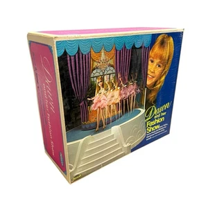 Playset bambola vintage 1970 Alba e la sua sfilata di moda NUOVO SIGILLATO SCATOLA RARO - Foto 1 di 6