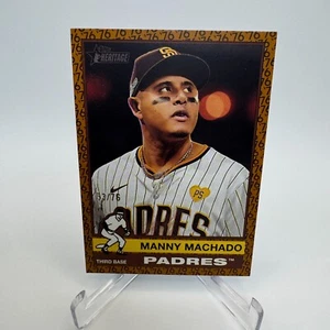 2025 Topps Heritage Manny Machado Color Of The Year Parallel /76 Padres #330 - Bild 1 von 4