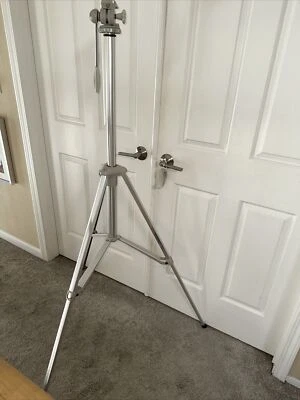 Trípode profesional Linhof resistente 59" de alto totalmente extendido hecho en Alemania Foto 1 de 4