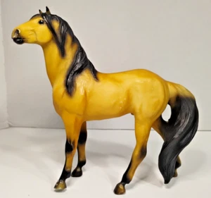 Breyer classic spirit series horse buckskin mustang stallion Wal-Mart 2002 - Picture 1 of 17