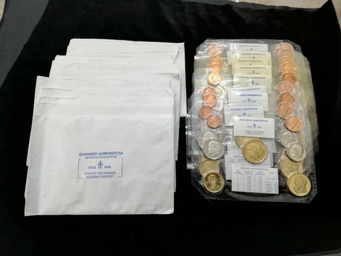 GREECE COIN SET  THE LAST DRACHMA OF 2000 UNC Cover