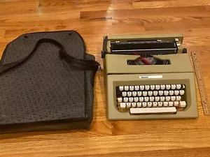 Vintage Olivetti Lettera 25 Schreibmaschine mit Original Tragetasche Tasche Hülle - Bild 1 von 10