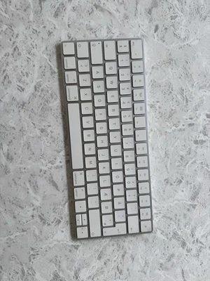 Apple Magic Tastiera Bluetooth - Bianca (MLA22LL/A) - Immagine 1 di 4