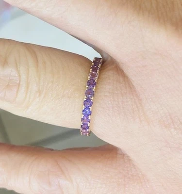 Anillo de banda de eternidad de oro amarillo macizo de 14k con amatista redonda tamaño 1,10 GM 5,5 Foto 1 de 4