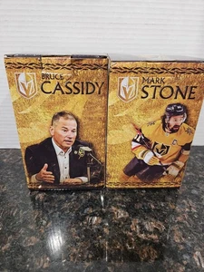 LOTTO STATUE VEGAS GOLDEN KNIGHTS MARK STONE & BRUCE CASSIDY ORO BOBBLEHEAD - Foto 1 di 7