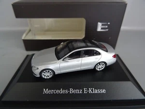 Wiking PC 1:87 Mercedes Classe E berlina Exclusive W213 argento B66960373 nuovo - Foto 1 di 2