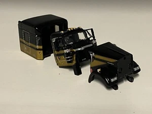 DCP 1/64 KENWORTH W900 72" CAB SET BLACK & GOLD - Bild 1 von 2