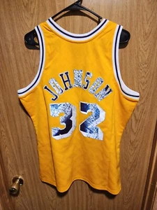 Nuovo con etichette $200,00 MITCHELL & NESS LA Lakers Magic Johnson 75° anno. MAGLIA Taglia Large - Foto 1 di 4