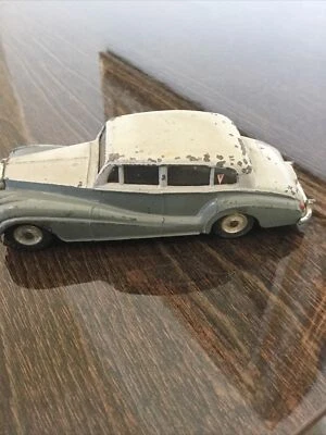 Vintage Dinky Toys Rolls Royce Silver Wraith Car Diecast #150  - Image 1 of 4