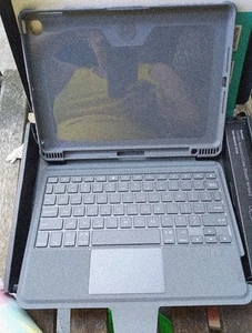 NILLKIN Bumper Combo custodia tastiera per AP iPad 10.2 2019/2020/2021 - Foto 1 di 5
