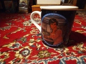 SEXY NEU IM KARTON Star Trek Tasse "Uhura, Communications Officer" - The Hamilton Collection - Bild 1 von 2