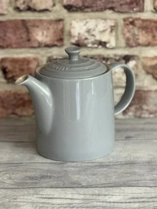 LE CREUSET Medium Grand Stoneware Teapot 1.3L Light Grey - Picture 1 of 11