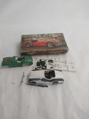 W- rare AURORA Vintage 1961 Triumph TR3   1/32 Plastic Model Kit 1961 Issue - Image 1 of 4
