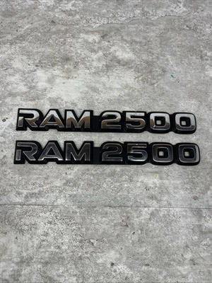 2001 - 2002 道奇 Ram 2500 挡泥板铭牌标志铬瑕疵原始设备制造商 — 第 1/4 张图片