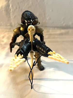 1994 NIGHTSTORM PREDATOR KENNER Loose w/card and weapon, but missing helmet - Image 1 of 4