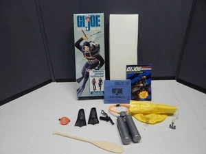 GI JOE Action Sailor Zubehör Teile + Box Navy Manual Scuba Hasbro - Bild 1 von 2