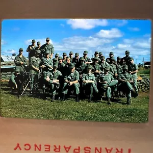 Guerra de Vietnam 1969 Era Kodachrome Transparencia Soldados Militares Grupo Foto Diapositiva - Imagen 1 de 6