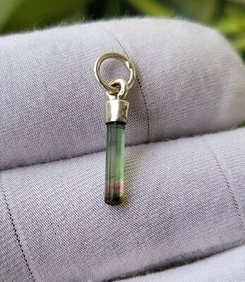 Colgante de plata de ley 925 con piedras preciosas de turmalina cruda bicolor, regalo para ella Foto 1 de 4