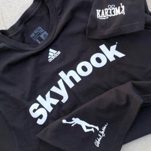 Kareem Abdul Jabbar Adidas Skyhook Kar33m Logo Black Tee Size L - Picture 1 of 8