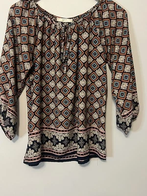 Blusa Top Ezra Floral Pequeña, Marrón/Naranja, Cuello en V, Manga 3/4, Manga Abullonada Foto 1 de 4