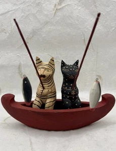 Statua vintage in legno arte popolare gatti pesca in barca decorazione dipinta a mano stravagante - Foto 1 di 21